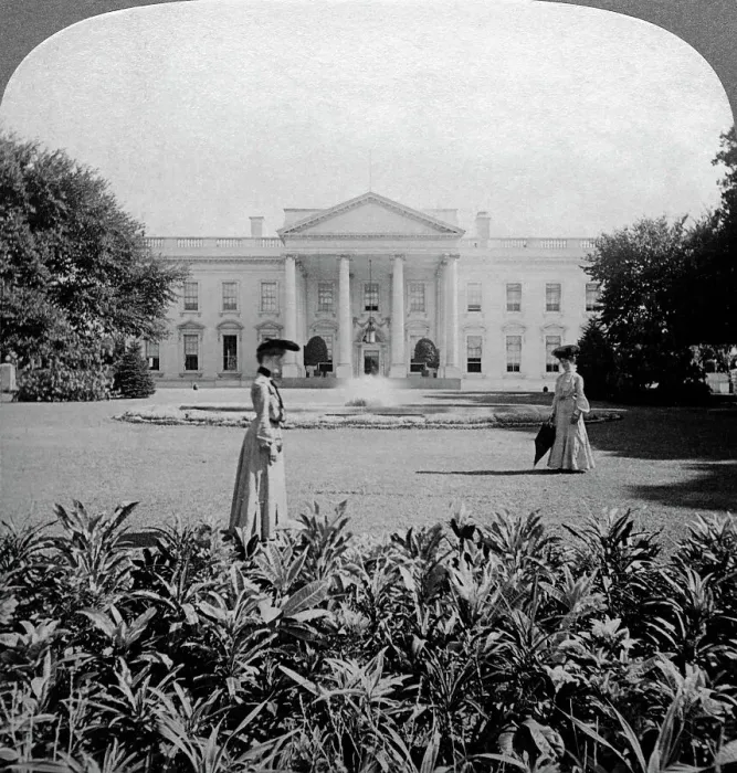 Framed Print : The White House, Washington DC, USA, c late 19th century. Artist: Underwood & Underwood Framed Print : The White House, Washington DC, USA, c late 19th century. Artist: Underwood & Underwood