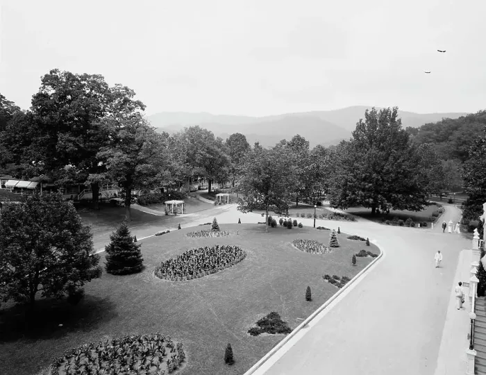 Framed Print : White Sulphur Springs, W. Va. the south lawn, c.between 1910 and 1920. Creator: Unknown Framed Print : White Sulphur Springs, W. Va. the south lawn, c.between 1910 and 1920. Creator: Unknown