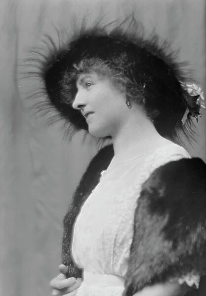 Whitney, Marie, Miss, portrait photograph, 1914 Oct. 12. Creator: Arnold Genthe