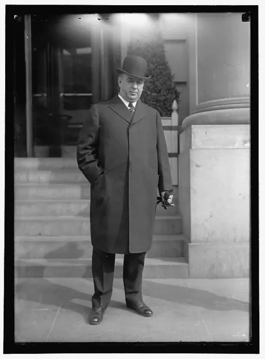 Framed Print : William Hale Thompson, Mayor of Chicago, between 1911 and 1917. Creator: Harris & Ewing. William Hale Thompson, Mayor of Chicago, between 1911 and 1917. Creator: Harris & Ewing Framed Print : William Hale Thompson, Mayor of Chicago, between 1911 and 1917. Creator: Harris & Ewing. William Hale Thompson, Mayor of Chicago, between 1911 and 1917. Creator: Harris & Ewing
