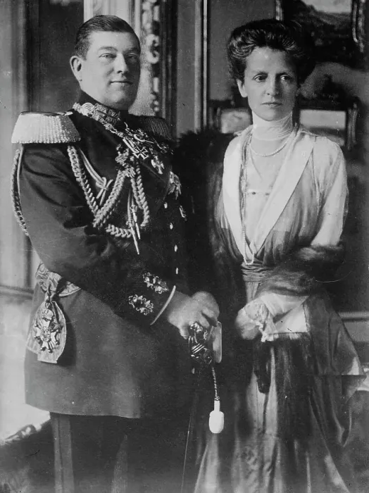 Framed Print : William of Hohenzollern and wife, between c1910 and c1915. Creator: Bain News Service Framed Print : William of Hohenzollern and wife, between c1910 and c1915. Creator: Bain News Service