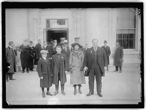 William Howard Taft and family, between 1910 and 1921. Creator: Harris & Ewing. William Howard Taft and family, between 1910 and 1921. Creator: Harris & Ewing