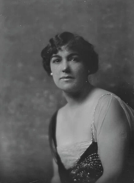 Williamson, W.F. Mrs. portrait photograph, 1916 or 1917. Creator: Arnold Genthe
