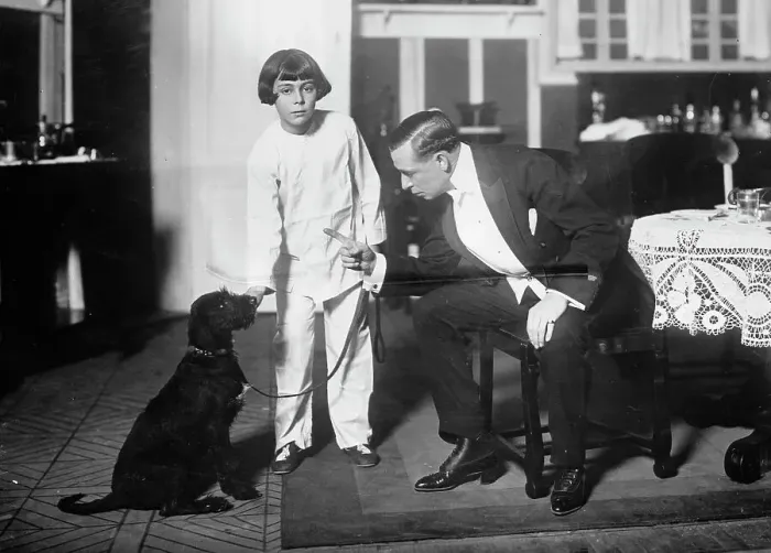 Framed Print : Willie Collier and son, between c1910 and c1915. Creator: Bain News Service Framed Print : Willie Collier and son, between c1910 and c1915. Creator: Bain News Service