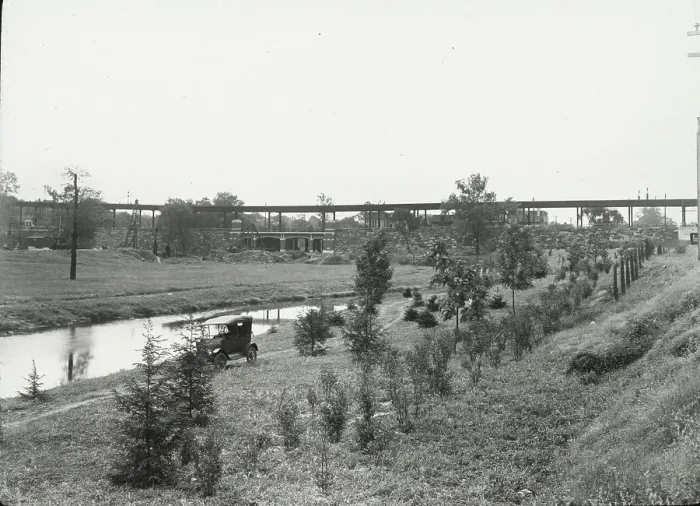 Framed Print : Willliamsbridge to Gun Hill Road, Bronx, New York, c1920. Creator: Frances Benjamin Johnston Framed Print : Willliamsbridge to Gun Hill Road, Bronx, New York, c1920. Creator: Frances Benjamin Johnston