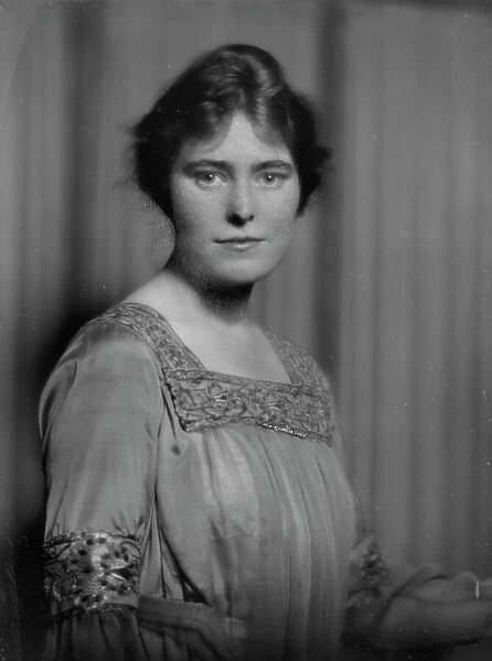 Wilson, Grace, Miss, portrait photograph, 1917. Creator: Arnold Genthe