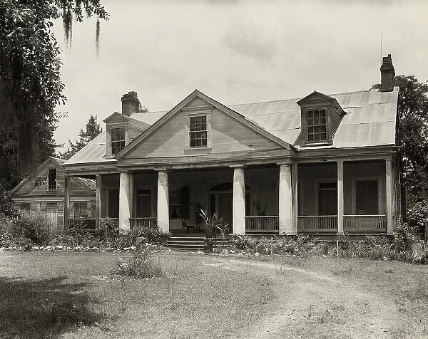 Windy Hill Manor, Natchez vic. Adams County, Mississippi, 1938. Creator: Frances Benjamin Johnston