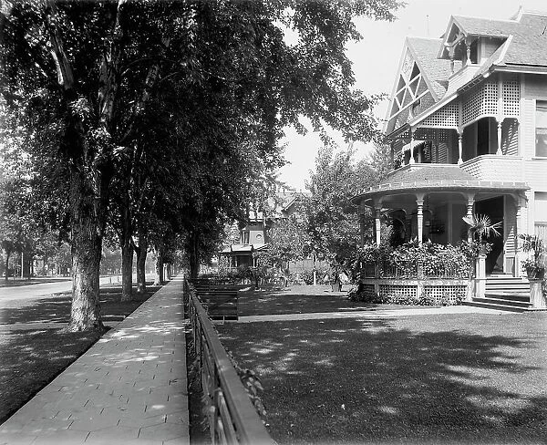 Winona, residences on Broadway, between 1880 and 1899. Creator: Unknown