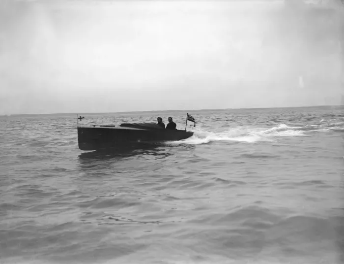 Framed Print : Wolseley hydroplane, 1912. Creator: Kirk & Sons of Cowes Framed Print : Wolseley hydroplane, 1912. Creator: Kirk & Sons of Cowes