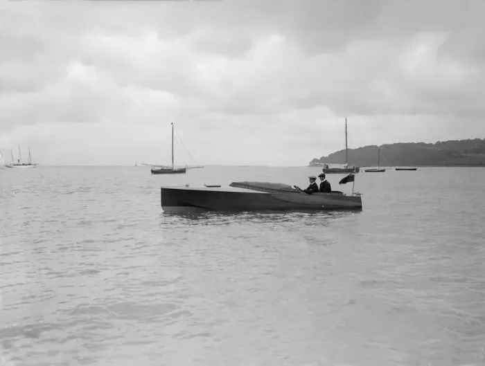 Framed Print : Wolseley hydroplane, 1912. Creator: Kirk & Sons of Cowes Framed Print : Wolseley hydroplane, 1912. Creator: Kirk & Sons of Cowes
