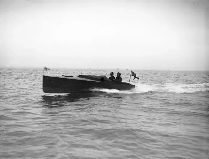 Framed Print : Wolseley hydroplane, 1912. Creator: Kirk & Sons of Cowes Framed Print : Wolseley hydroplane, 1912. Creator: Kirk & Sons of Cowes