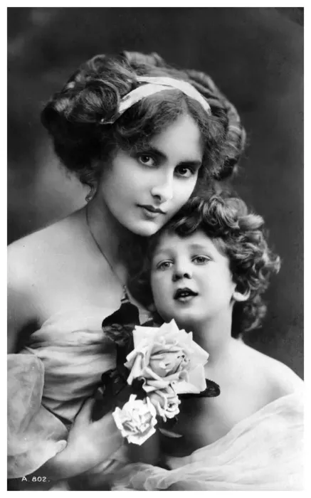 Framed Print : Woman and child, c1900-1919(?) Framed Print : Woman and child, c1900-1919(?)