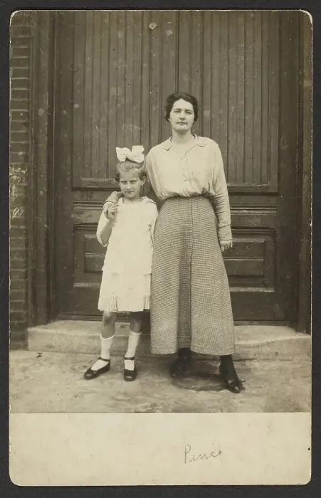 Framed Print : Woman and girl, about 1913-1919. Creator: John Frank Keith Framed Print : Woman and girl, about 1913-1919. Creator: John Frank Keith