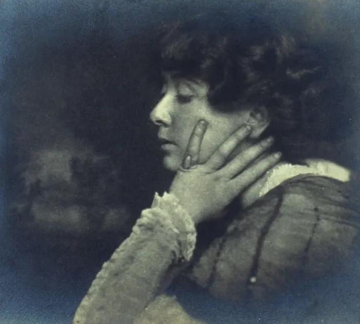 Framed Print : Woman resting her head on her left hand, head-and-shoulders profile portrait, c1900. Creator: Unknown Framed Print : Woman resting her head on her left hand, head-and-shoulders profile portrait, c1900. Creator: Unknown