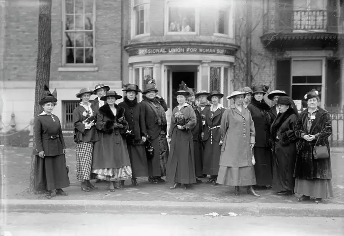 Framed Print : Woman Suffrage - Group at Headquarters, 1917. Creator: Harris & Ewing. Woman Suffrage - Group at Headquarters, 1917. Creator: Harris & Ewing Framed Print : Woman Suffrage - Group at Headquarters, 1917. Creator: Harris & Ewing. Woman Suffrage - Group at Headquarters, 1917. Creator: Harris & Ewing