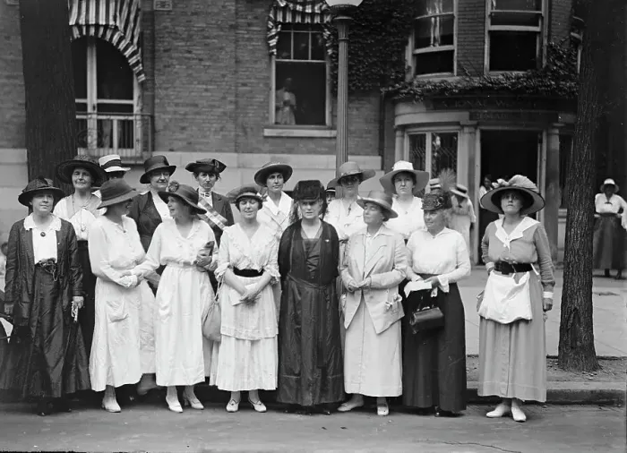 Framed Print : Woman Suffrage - Groups at Headquarters, 1917. Creator: Harris & Ewing. Woman Suffrage - Groups at Headquarters, 1917. Creator: Harris & Ewing Framed Print : Woman Suffrage - Groups at Headquarters, 1917. Creator: Harris & Ewing. Woman Suffrage - Groups at Headquarters, 1917. Creator: Harris & Ewing