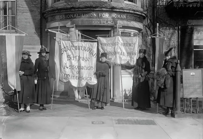 Framed Print : Woman Suffrage - Minnesota Group at Headquarters, 1917. Creator: Harris & Ewing. Woman Suffrage - Minnesota Group at Headquarters, 1917. Creator: Harris & Ewing Framed Print : Woman Suffrage - Minnesota Group at Headquarters, 1917. Creator: Harris & Ewing. Woman Suffrage - Minnesota Group at Headquarters, 1917. Creator: Harris & Ewing