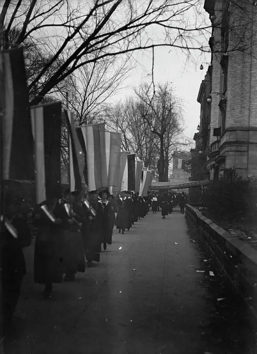 Framed Print : Woman Suffrage - Pickets, 1917. Creator: Harris & Ewing. Woman Suffrage - Pickets, 1917. Creator: Harris & Ewing Framed Print : Woman Suffrage - Pickets, 1917. Creator: Harris & Ewing. Woman Suffrage - Pickets, 1917. Creator: Harris & Ewing