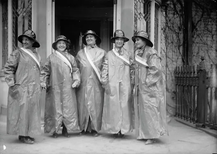 Framed Print : Woman Suffrage - Pickets, 1917. Creator: Harris & Ewing. Woman Suffrage - Pickets, 1917. Creator: Harris & Ewing Framed Print : Woman Suffrage - Pickets, 1917. Creator: Harris & Ewing. Woman Suffrage - Pickets, 1917. Creator: Harris & Ewing