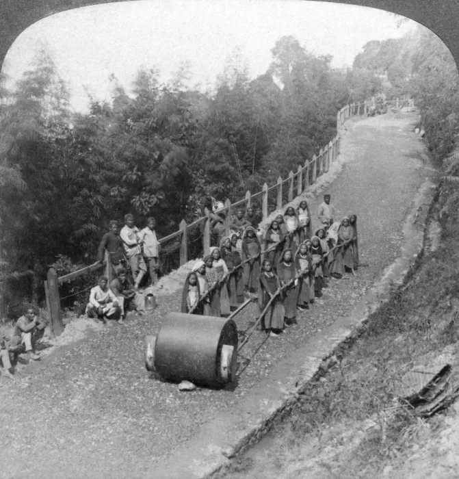Framed Print : A woman work team on the Darjeeling highway, India, 1903. Artist: Underwood & Underwood Framed Print : A woman work team on the Darjeeling highway, India, 1903. Artist: Underwood & Underwood