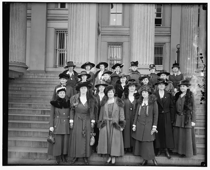 Framed Print : Woman's Liberty Loan Committee, between 1910 and 1920. Creator: Harris & Ewing. Woman's Liberty Loan Committee, between 1910 and 1920. Creator: Harris & Ewing Framed Print : Woman's Liberty Loan Committee, between 1910 and 1920. Creator: Harris & Ewing. Woman's Liberty Loan Committee, between 1910 and 1920. Creator: Harris & Ewing