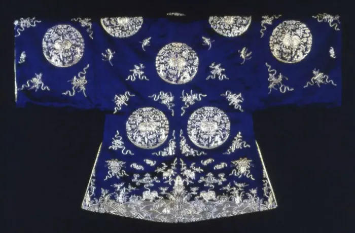 Framed Print : Womans Waitao (Semiformal Domestic Surcoat), China, Qing dynasty (1644-1911), 1875 / 1900 Framed Print : Womans Waitao (Semiformal Domestic Surcoat), China, Qing dynasty (1644-1911), 1875 / 1900