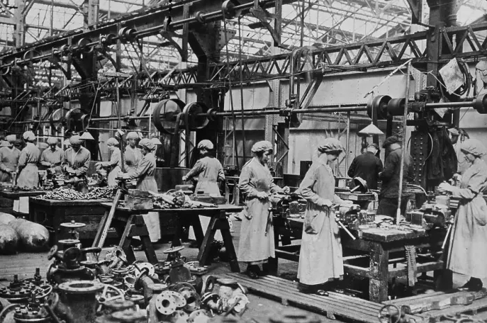 Framed Print : Women in brass fitting shop, Eng. [i.e. England], between c1915 and 1917. Creator: Bain News Service