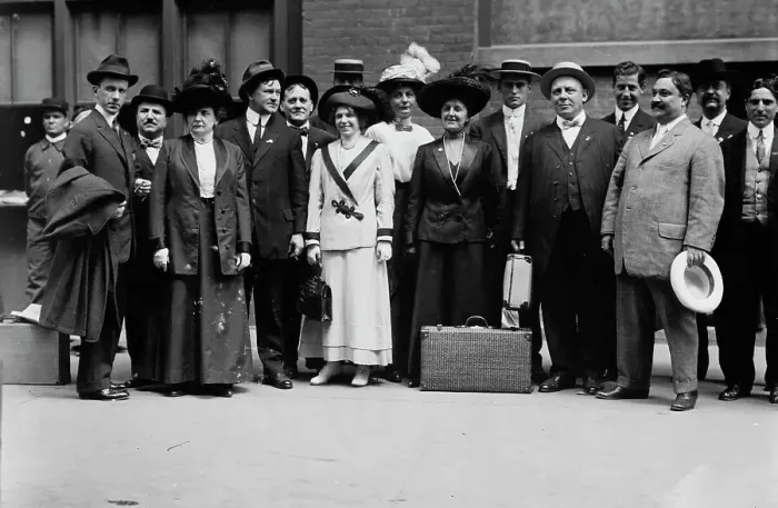Framed Print : Women going to Syracuse convention, 1912. Creator: Bain News Service Framed Print : Women going to Syracuse convention, 1912. Creator: Bain News Service