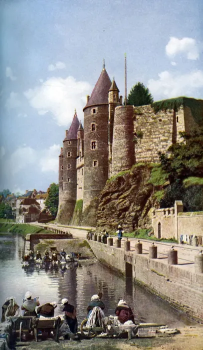 Framed Print : The women of Josselin doing their laundry, Brittany, France, c1924 Framed Print : The women of Josselin doing their laundry, Brittany, France, c1924
