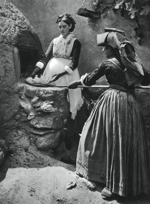 Framed Print : Women at the oven, Sardinia, Italy, 1937. Artist: Martin Hurlimann Framed Print : Women at the oven, Sardinia, Italy, 1937. Artist: Martin Hurlimann