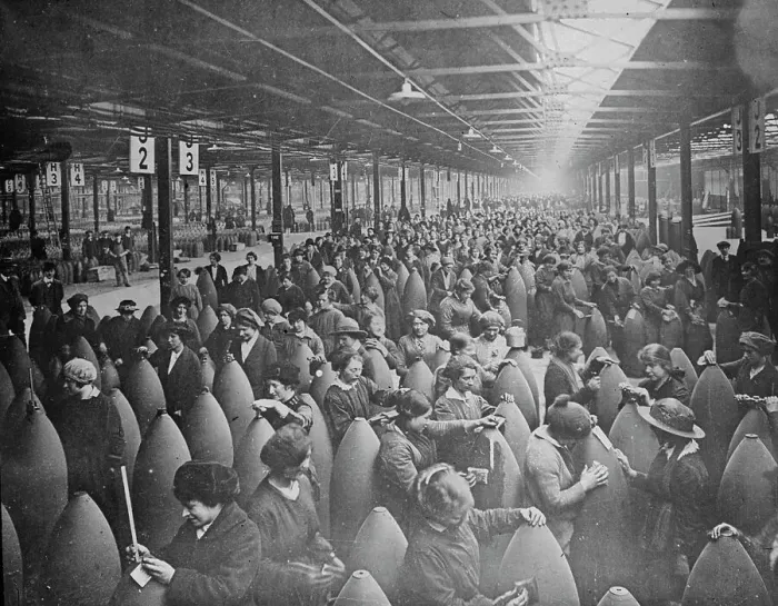 Framed Print : Women in shell factory, Eng. [i.e. England], between c1915 and c1920. Creator: Bain News Service