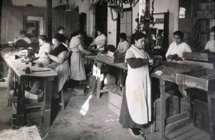 Framed Print : Women working in a packing shop, 1918 Framed Print : Women working in a packing shop, 1918