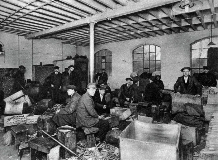 Framed Print : A wood-chopping workshop, London, 1926-1927 Framed Print : A wood-chopping workshop, London, 1926-1927