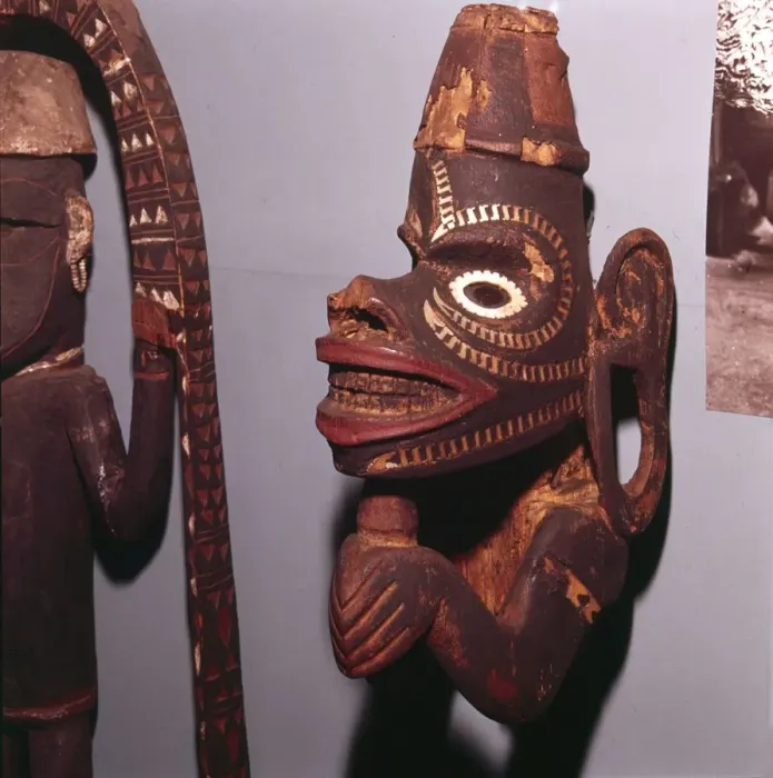 Framed Print : Wooden Figure from Bow of War Canoe to ward of evil spirits (Solomon Islands). Horniman Museum - New Framed Print : Wooden Figure from Bow of War Canoe to ward of evil spirits (Solomon Islands). Horniman Museum - New