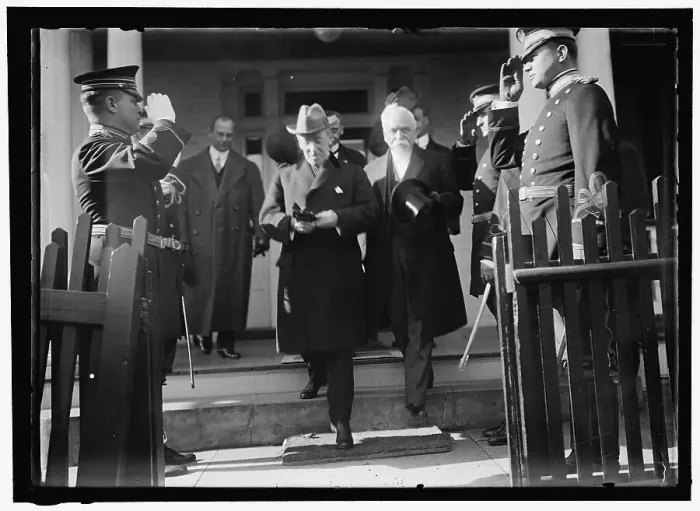 Framed Print : Woodrow Wilson descending steps with unidentified persons, between 1910 and 1917. Creator: Harris & Ewing. Woodrow Wilson descending steps with unidentified persons, between 1910 and 1917. Creator: Harris & Ewing Framed Print : Woodrow Wilson descending steps with unidentified persons, between 1910 and 1917. Creator: Harris & Ewing. Woodrow Wilson descending steps with unidentified persons, between 1910 and 1917. Creator: Harris & Ewing