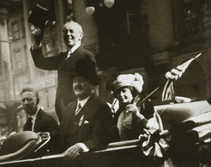 Framed Print : Woodrow Wilson returns from Paris after the signing of the Treaty of Versailles, 1919 Framed Print : Woodrow Wilson returns from Paris after the signing of the Treaty of Versailles, 1919