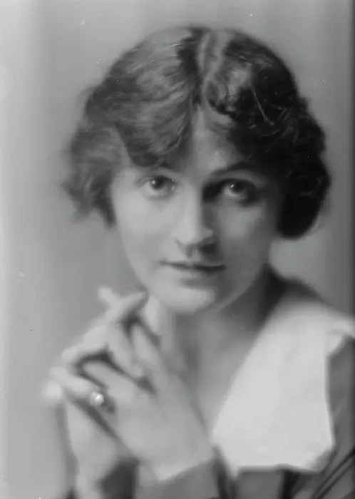 Framed Print : Woodruff, Eleanor, Miss, portrait photograph, 1914. Creator: Arnold Genthe Framed Print : Woodruff, Eleanor, Miss, portrait photograph, 1914. Creator: Arnold Genthe