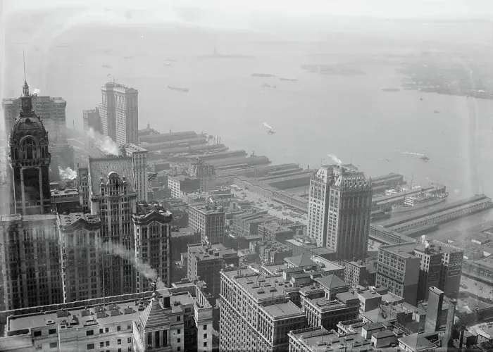 Framed Print : From Woolworth Bldg. between c1915 and c1920. Creator: Bain News Service Framed Print : From Woolworth Bldg. between c1915 and c1920. Creator: Bain News Service