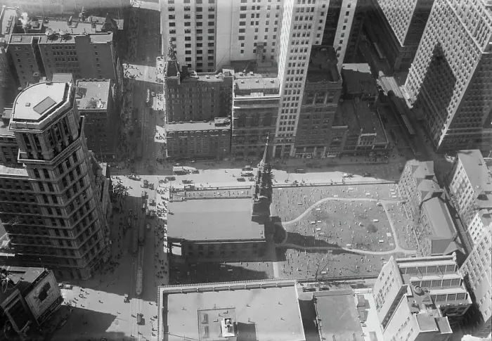 Framed Print : From Woolworth Building, between c1915 and c1920. Creator: Bain News Service Framed Print : From Woolworth Building, between c1915 and c1920. Creator: Bain News Service