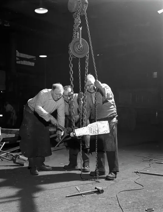 Framed Print : Three workers from Edgar Allens handle a red hot billet, Sheffield, South Yorkshire, 1963 Framed Print : Three workers from Edgar Allens handle a red hot billet, Sheffield, South Yorkshire, 1963