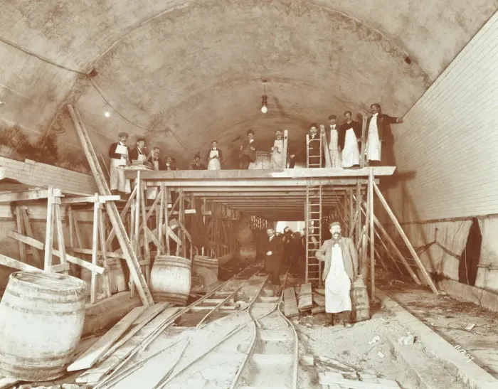 Framed Print : Workmen tiling the Rotherhithe Tunnel, London, December 1907 Framed Print : Workmen tiling the Rotherhithe Tunnel, London, December 1907