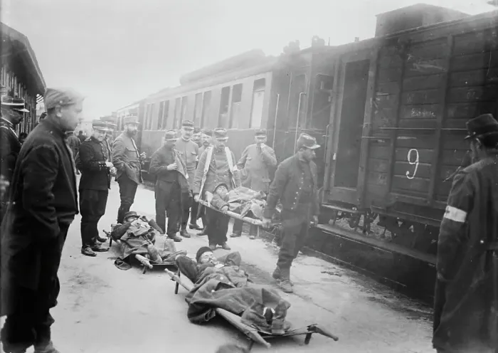 Framed Print : Wounded arrive at Chalons sur Marne, 1914. Creator: Bain News Service Framed Print : Wounded arrive at Chalons sur Marne, 1914. Creator: Bain News Service