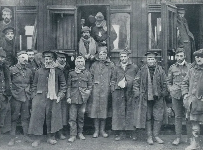 Framed Print : Wounded English troops on their way to a base hospital, c1914 Framed Print : Wounded English troops on their way to a base hospital, c1914
