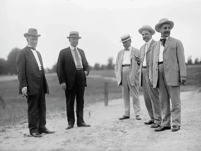 Framed Print : Wright Brothers Flight, 1909. Creator: Harris & Ewing. Wright Brothers Flight, 1909. Creator: Harris & Ewing Framed Print : Wright Brothers Flight, 1909. Creator: Harris & Ewing. Wright Brothers Flight, 1909. Creator: Harris & Ewing