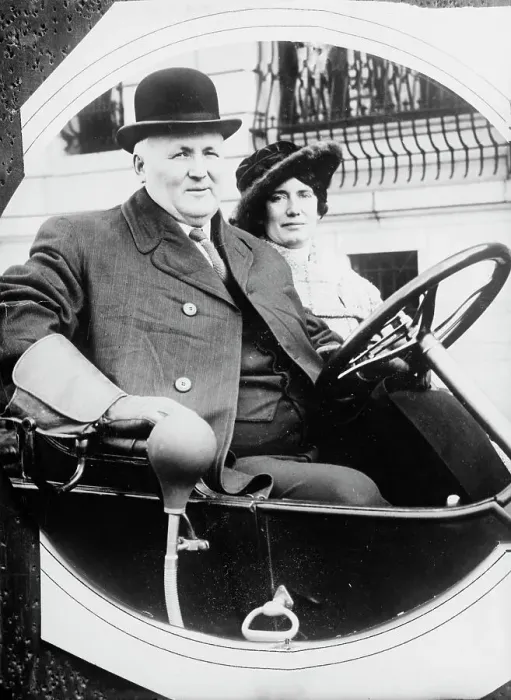 Framed Print : W.W. McCredie & wife, between c1910 and c1915. Creator: Bain News Service Framed Print : W.W. McCredie & wife, between c1910 and c1915. Creator: Bain News Service