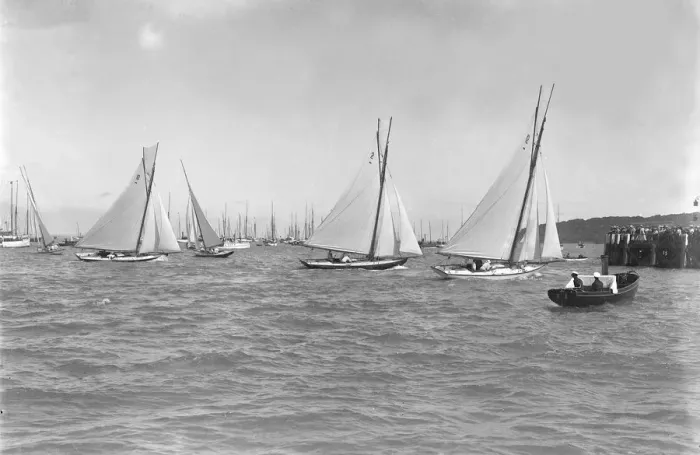 Framed Print : Yacht racing at Cowes. Creator: Kirk & Sons of Cowes Framed Print : Yacht racing at Cowes. Creator: Kirk & Sons of Cowes
