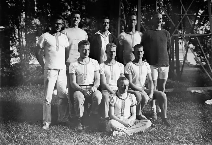 Framed Print : Yale 2d Varsity 8, between c1910 and c1915. Creator: Bain News Service Framed Print : Yale 2d Varsity 8, between c1910 and c1915. Creator: Bain News Service
