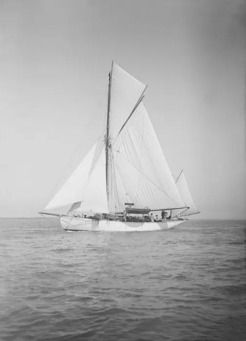 Framed Print : The yawl Suzanne under sail, 1911. Creator: Kirk & Sons of Cowes Framed Print : The yawl Suzanne under sail, 1911. Creator: Kirk & Sons of Cowes