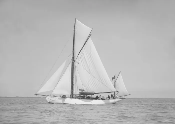 Framed Print : The yawl Suzanne under sail, 1911. Creator: Kirk & Sons of Cowes Framed Print : The yawl Suzanne under sail, 1911. Creator: Kirk & Sons of Cowes