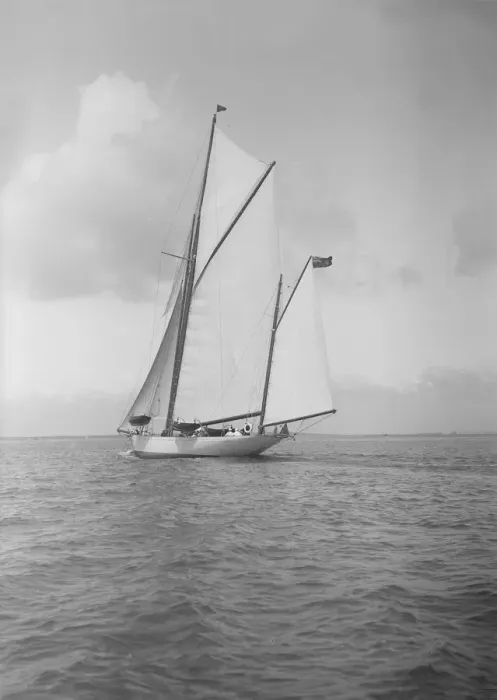 Framed Print : The yawl White Heather I sailing close-hauled, 1911. Creator: Kirk & Sons of Cowes Framed Print : The yawl White Heather I sailing close-hauled, 1911. Creator: Kirk & Sons of Cowes